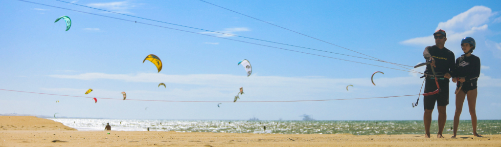 Kitesurf em Cumbuco: por que a escolha da escola certa faz toda a diferença